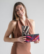 Alhena-diagonale-marrone-fucsia-web